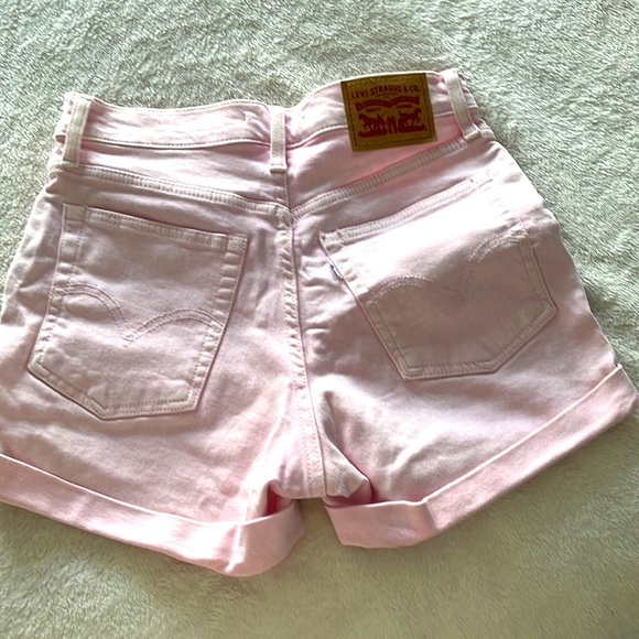 Levi’s wedgie shorts size 26 - Picture 2 of 4